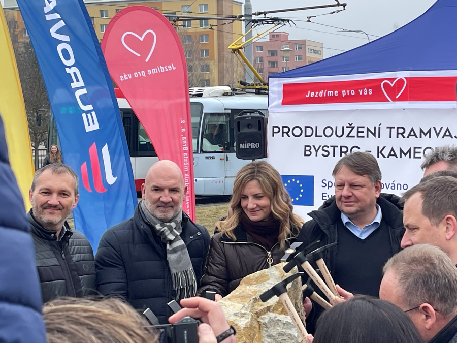 Poklepání základního kamene prodloužení tramvajové tratě v Brně na sídliště Kamechy